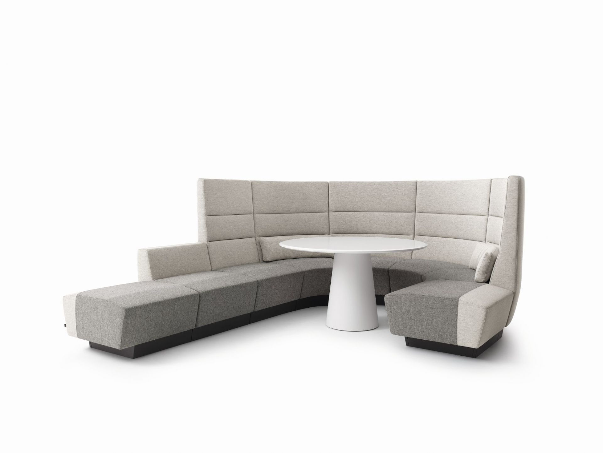 Affair Sofa mit hoher Rückenlehne und weißem Tisch, modernes modulares Loungemöbel für Büro und Wartebereich.